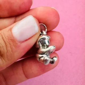 Dije inflado bebe con pañal